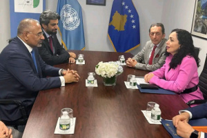 الرئيس القائد عيدروس الزُبيدي يعقد جلسة مباحثات مع رئيسة جمهورية كوسوفو