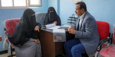 المحافظ ابن الوزير يوجه باعتماد مختبر للحاسوب وآخر للعلوم لثانوية البنات