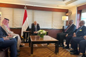 الرئيس الزُبيدي يلتقي بمعية رئيس مجلس القيادة الرئاسي وزير الخارجية السعودي