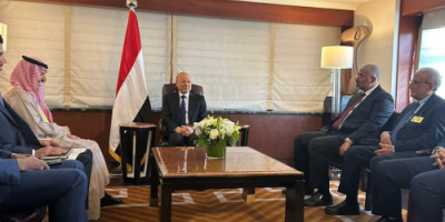 الرئيس الزُبيدي يلتقي بمعية رئيس مجلس القيادة الرئاسي وزير الخارجية السعودي