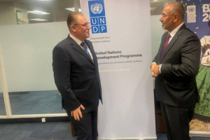 الرئيس الزبيدي يلتقي الأمين العام المساعد للبرنامج الإنمائي 