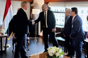الرئيس الزُبيدي يلتقي نائب رئيس الوزراء البريطاني