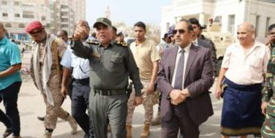 محافظ حضرموت يتفقد إزالة المظاهر المشوهة ويشدد على تحسين الوضع في وسط المدينة