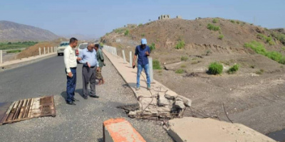 لحج .. فريق هندسي من صندوق الطرق يتفقد الصيانة الطارئة لطريق المسيمير