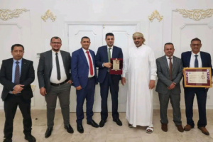 الرئيس الزُبيدي يلتقي فريق "كاك بنك" الحائز على المركز الثاني في منافسات الجائزة العربية