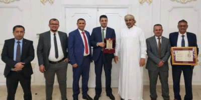 الرئيس الزُبيدي يلتقي فريق "كاك بنك" الحائز على المركز الثاني في منافسات الجائزة العربية