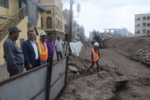 الوكيل الزامكي يتفقد العمل في مشروع تصريف مياة الأمطار بصيرة