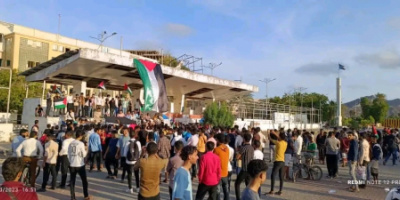 مظاهرات شعبية واسعة في العاصمة عدن تضامنًا مع غزة