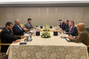 الرئيس الزُبيدي يناقش مع السفير الأمريكي جهود إحلال السلام في بلادنا