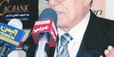 قائد محور أبين العميد مختار النوبي يُعزَّي في وفاة السفير الدكتور عادل البكيلي
