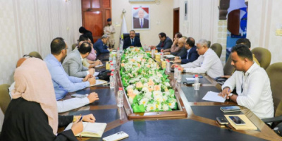 وزير النقل يزور هيئة الطيران المدني ويرأس اجتماعاً بقيادتها