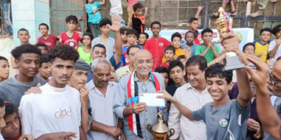 برعاية الانتقالي.. فريق الشيخ اسحاق بطلا لكأس ذكرى ثورة أكتوبر لكرة القدم للفرق الشعبية بمديرية المعلا