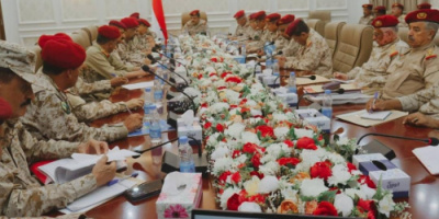 وزير الدفاع يرأس اجتماع لرؤساء الهيئات ومدراء الدوائر العسكرية بالعاصمة عدن