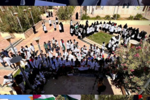 طلاب دفعة ”روح“ بكلية الطب بجامعة حضرموت تُنظم وقفة تضامنية مع الشعب الفلسطيني