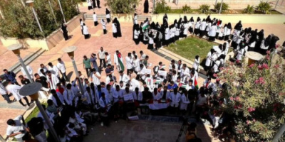 طلاب دفعة ”روح“ بكلية الطب بجامعة حضرموت تُنظم وقفة تضامنية مع الشعب الفلسطيني