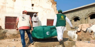 تدشين المساعدات الإغاثية الطارئة للمتضررين من إعصار “تيج” في حصوين المهرة