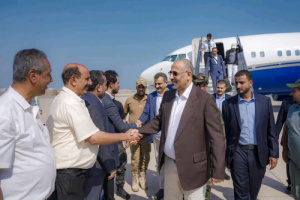 الرئيس الزُبيدي يصل إلى العاصمة عدن بعد جولة مباحثات خارجية