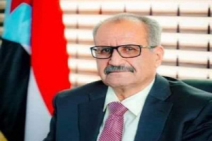 الأمين العام يُعزَّي محسن أحمد سيف في وفاة زوجته