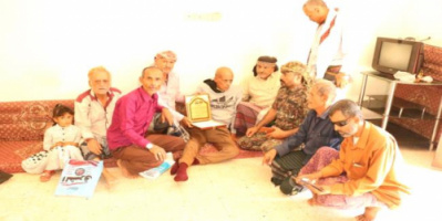 انتقالي حالمين يزور مأمور المديرية الأسبق المناضل (حميدان ) للاطمئنان على صحته