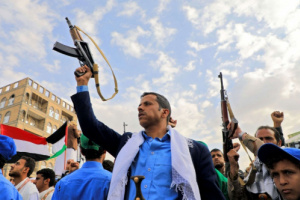 صحيفة بريطانية: مكاسب داخلية وإقليمية وراء إعلان الحوثيين "الحرب" على إسرائيل