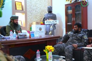 قائد قوات الحزام الأمني يتفقد معسكر حزام حماية المنشآت بالعاصمة عدن