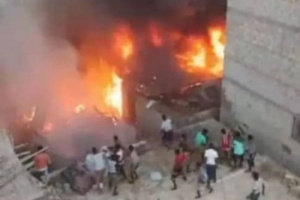 احتراق بيتين في الكود بالمكلا جراء تماس كهربائي