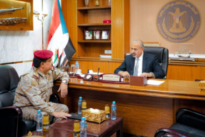 الرئيس الزُبيدي يطّلع على جهود قيادة وزارة الدفاع لتعزيز قدرات منتسبي المؤسسة العسكرية