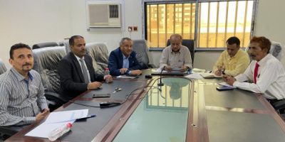 عدن .. اجراءات لضبط ومنع السجائر المهربة التي لا تحمل الطابع الضريبي الرسمي