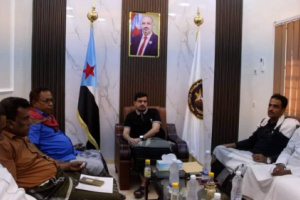 رئيس انتقالي المهرة يستقبل إدارة فريق الدفاع بنادي شباب سيحوت و اللجنة المنظمة لبطولة الفقيدين