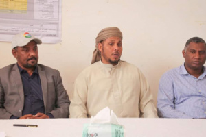 محافظ سقطرى يدشن دورة تدريبية للعاملين الصحيين في مجال الرعاية التكاملية لصحة الطفل 