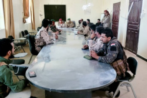 محافظ الضالع يلتقي بقادة الألوية والوحدات العسكرية لمناقشة آخر التطورات في جبهات القتال