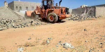 إزالة مواقع بسط عشوائي على مرافق خدمية في عتق