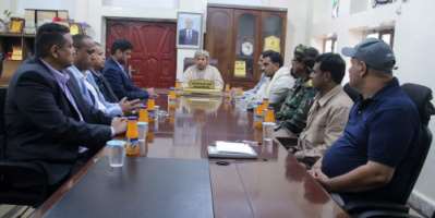 محافظ سقطرى يلتقي مدير شركة النفط اليمنية ويناقش الجهود المشتركة  