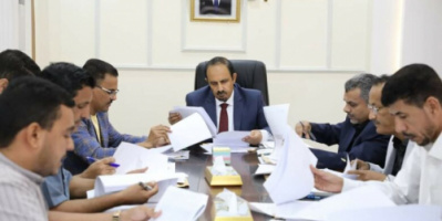 محافظ حضرموت يرأس الاجتماع الأول للجنة العامة للمناقصات للعام 2024م