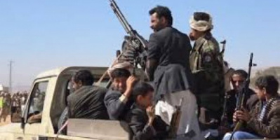عصابة حوثية تستهدف منزل مواطن بالرصاص والقنابل في إب