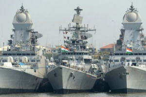 البحرية الهندية تتلقى نداء من سفينة تعرضت لهجوم حوثي