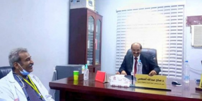 وكيل محافظة شبوة يزور مستشفى الأمومة ويشيد بالخدمات الطبية