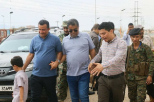 مسؤولون من السلطة المحلية والمصفاة والكهرباء والمياه يناقشون آلية نقل خطوط الخدمات من جسر الشركة المتهالك