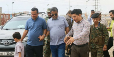 مسؤولون من السلطة المحلية والمصفاة والكهرباء والمياه يناقشون آلية نقل خطوط الخدمات من جسر الشركة المتهالك