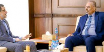 الرئيس الزُبيدي يبحث جهود رئاسة الحكومة لتحسين الظروف المعيشية