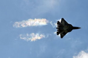 الطيران الأمريكي يقصف صاروخ أرض-جو حوثي