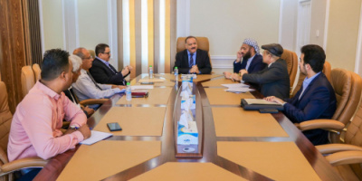 وزيرا النقل والأوقاف والإرشاد يناقشان جملة من المواضيع المتعلقة بموسم الحج