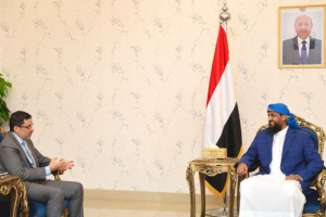 المحرمي يناقش مع بن مبارك خطة الحكومة لتحسين الأوضاع الخدمية