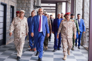 الرئيس الزُبيدي يتفقد الأكاديمية العسكرية العُليا في العاصمة عدن 