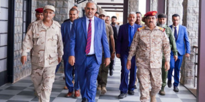 الرئيس الزُبيدي يتفقد الأكاديمية العسكرية العُليا في العاصمة عدن 