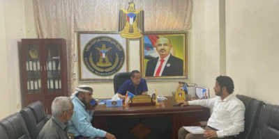 رئيس انتقالي لحج يطلع على ترتيبات توزيع السلال الغذائية لأسر الشهداء بالمحافظة 