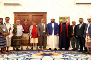 النائب ابو زرعة المحرّمي يلتقي مشائخ مكاتب يافع العشرة