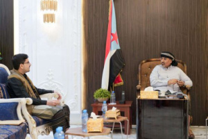الرئيس الزُبيدي يناقش مهام القيادة المحلية في المهرة ويؤكد دعمها