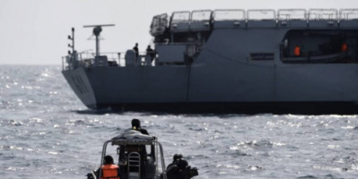 بريطانيا تعلن إرسال سفينة حربية لحماية حركة الشحن في البحر الأحمر