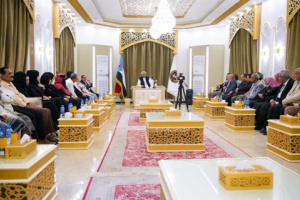 الرئيس الزُبيدي يلتقي نخبة من الصحفيين والإعلاميين الجنوبيين
